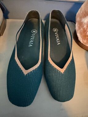 VIVAIA Margot V-Cut Square Toe Flats in Teal Green Size 36/5.5-6